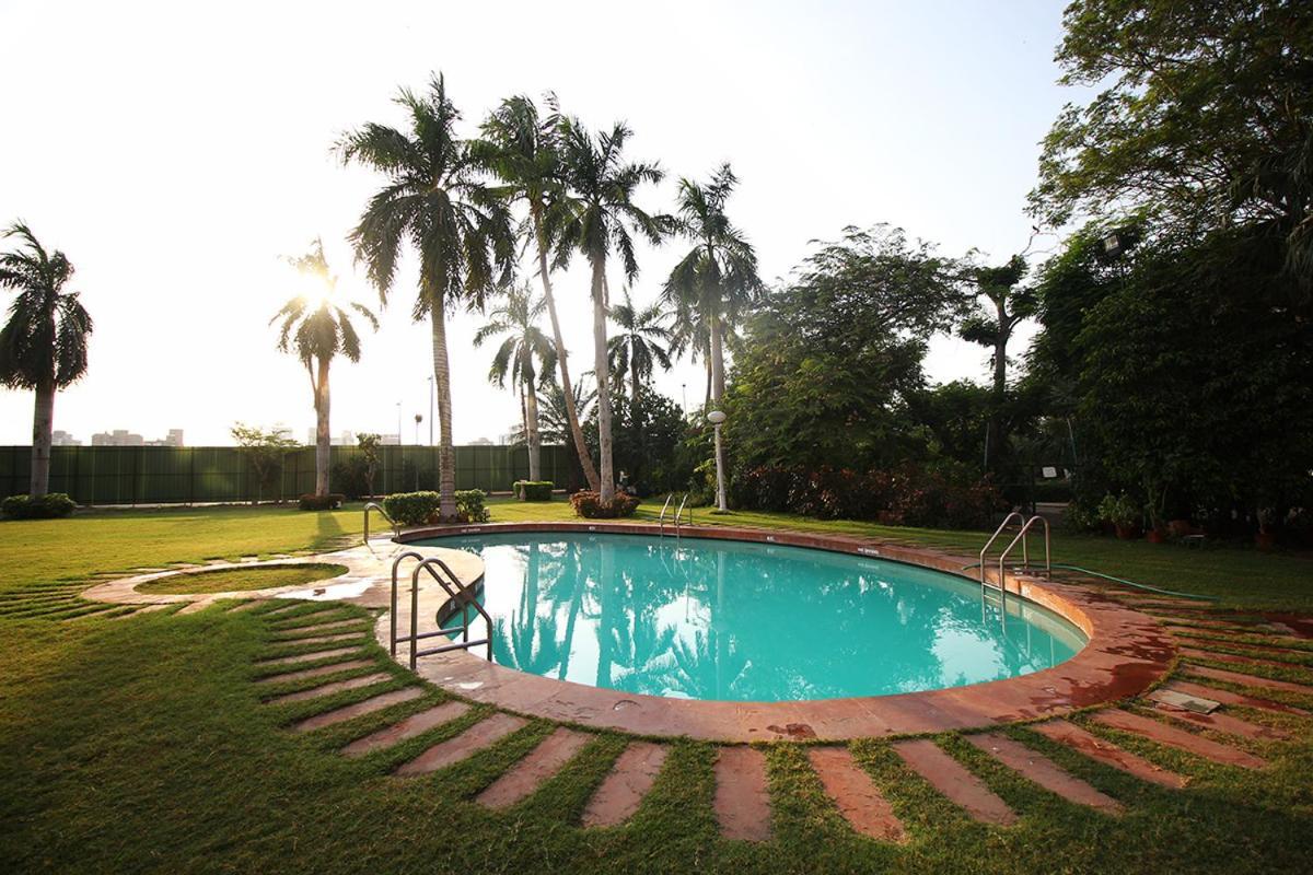 Cama Rajputana Club Hotel 4*