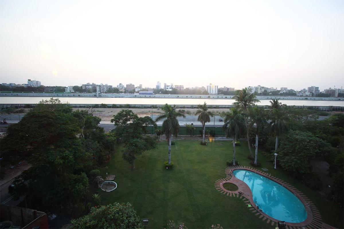 Cama Rajputana Club Hotel