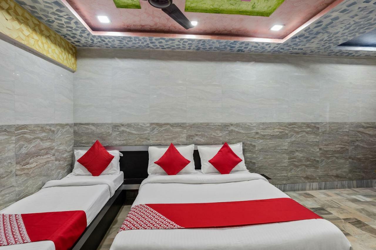 Oyo 28708 Hill Palace 3*
