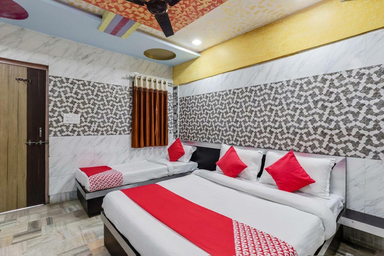 Oyo 28708 Hill Palace 3*