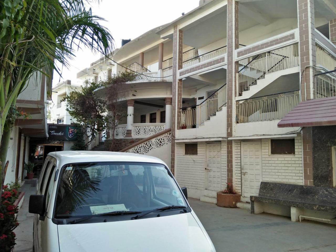 Shanti, Hotel 3*