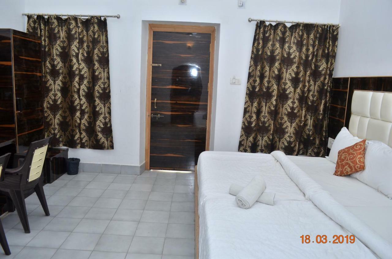 Shanti, Hotel