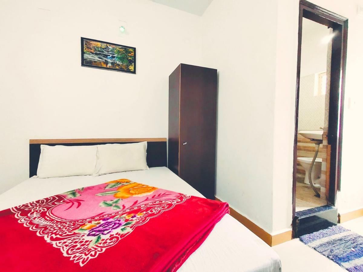 Radhika Palace 2*