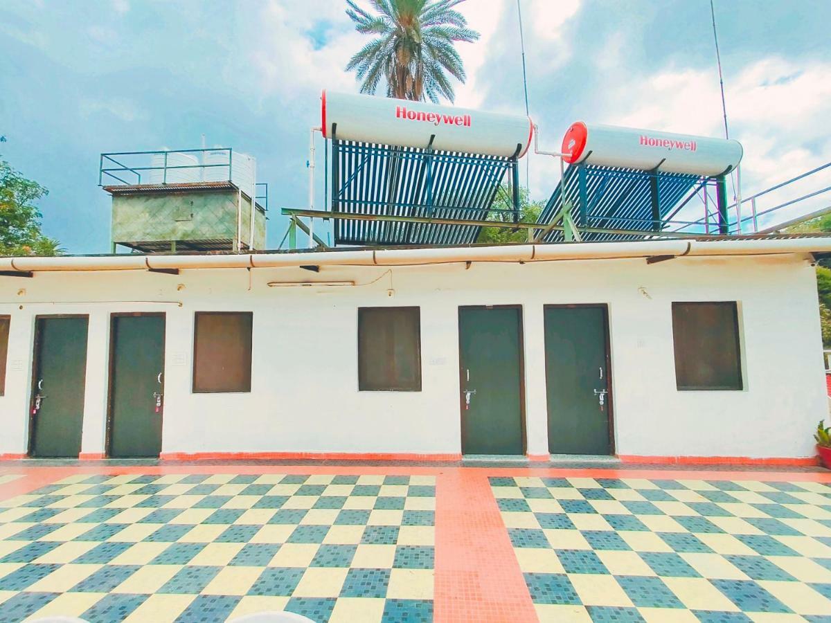 Hotel Radhika Palace