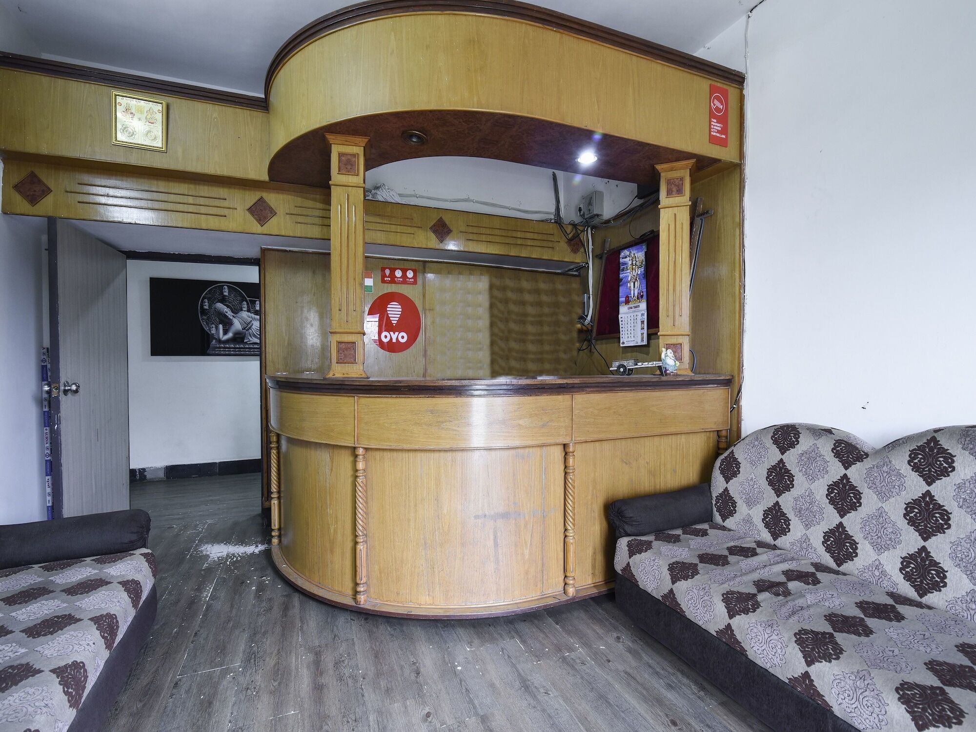 Oyo 17080 The Lasa Grand Apartment