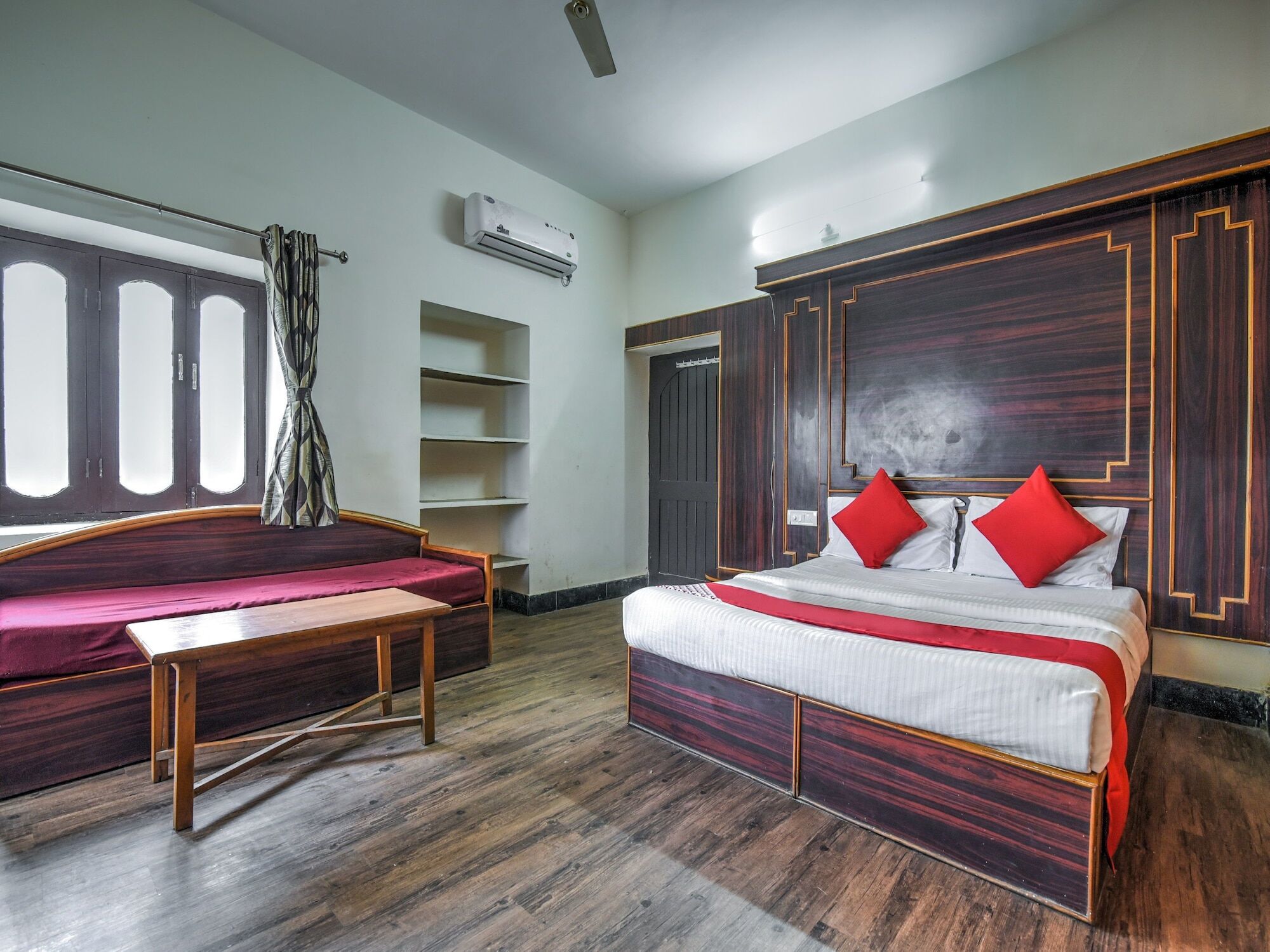 Apartment Oyo 17080 The Lasa Grand Mount Abu