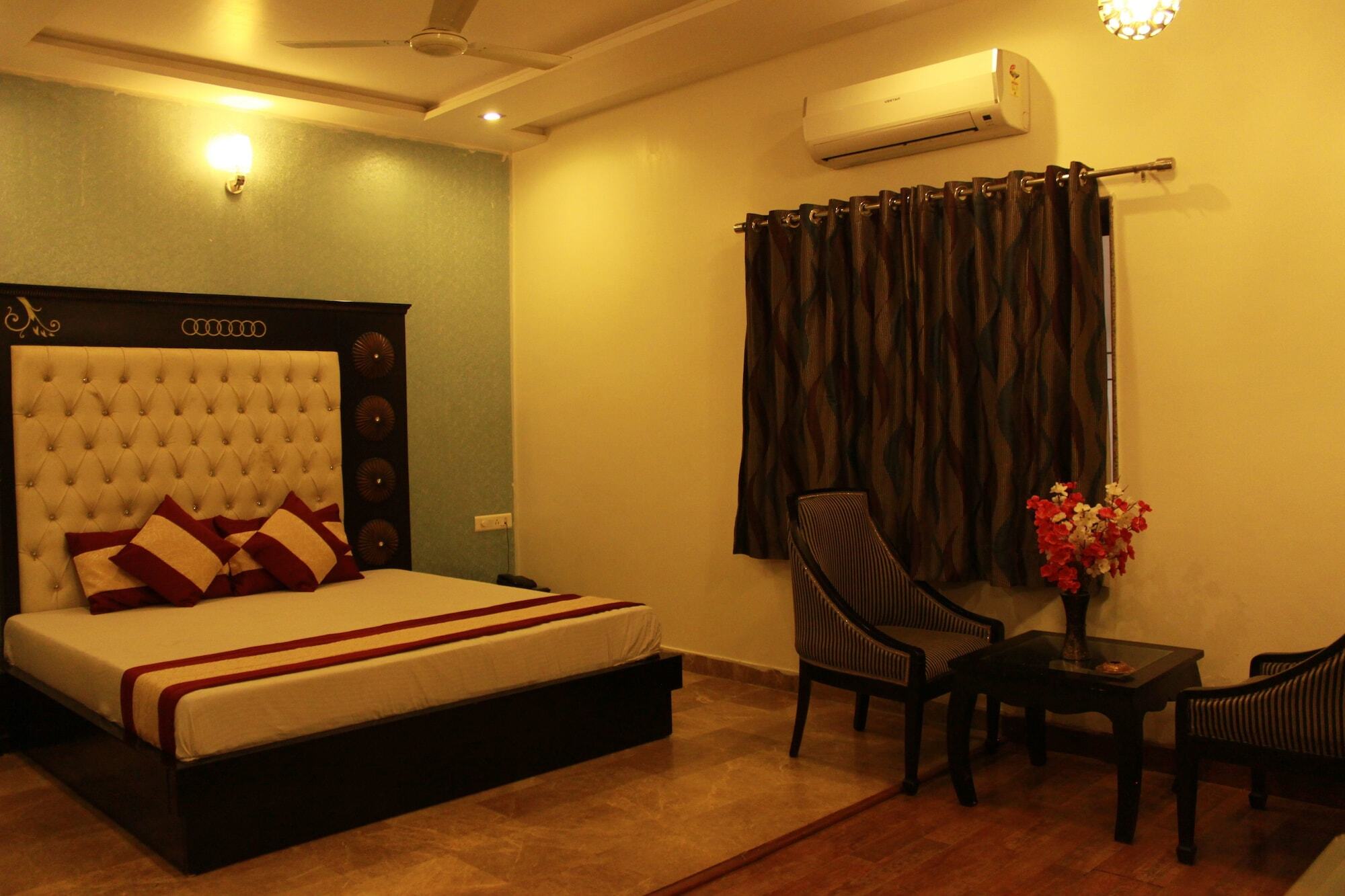 Kapadi Pologround Hotel