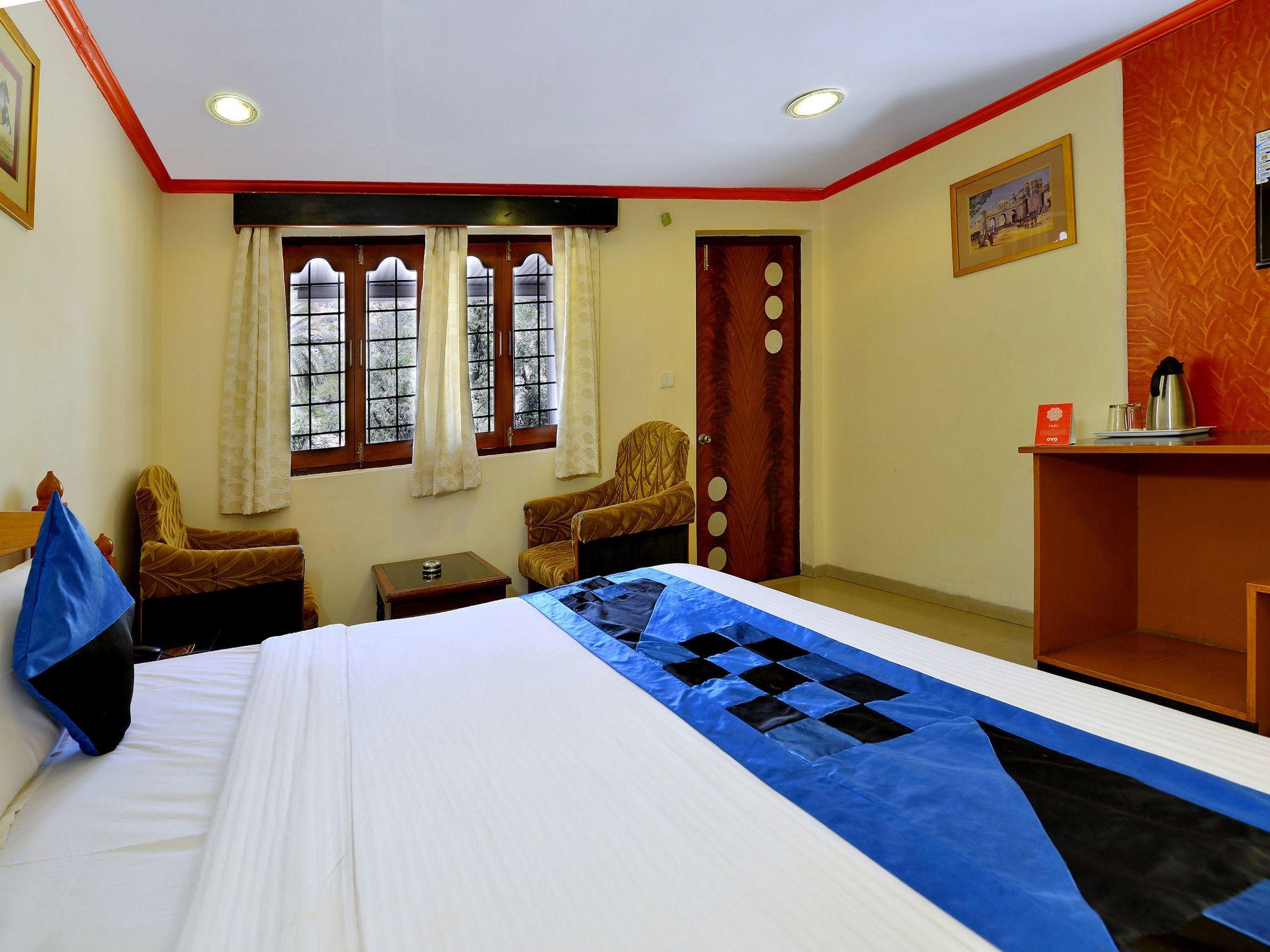 Oyo 12403 Rudra Hotel 3*