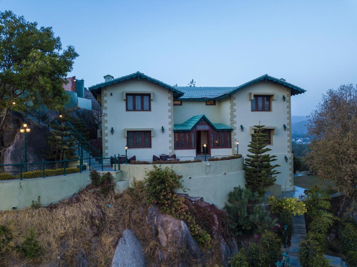 Manek Manor 3*