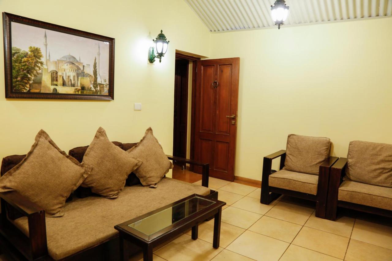 Manek Manor