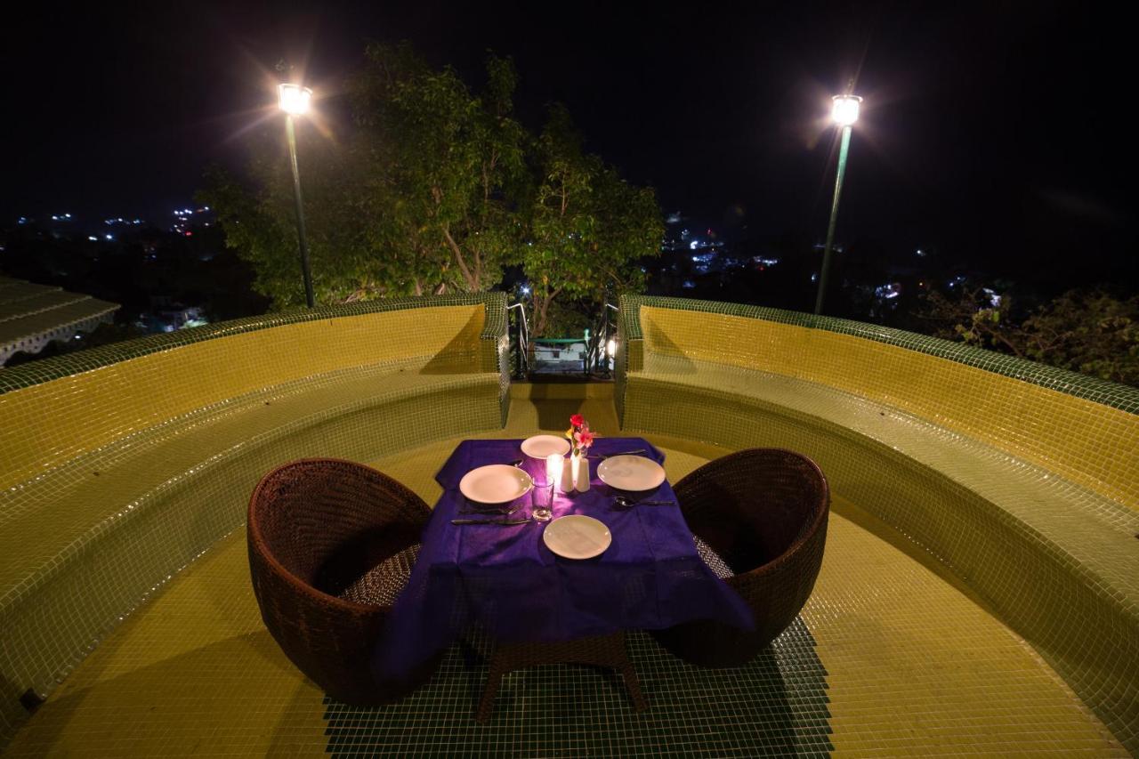 Manek Manor Hotel 3*