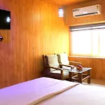 Hotel Toppers Corner