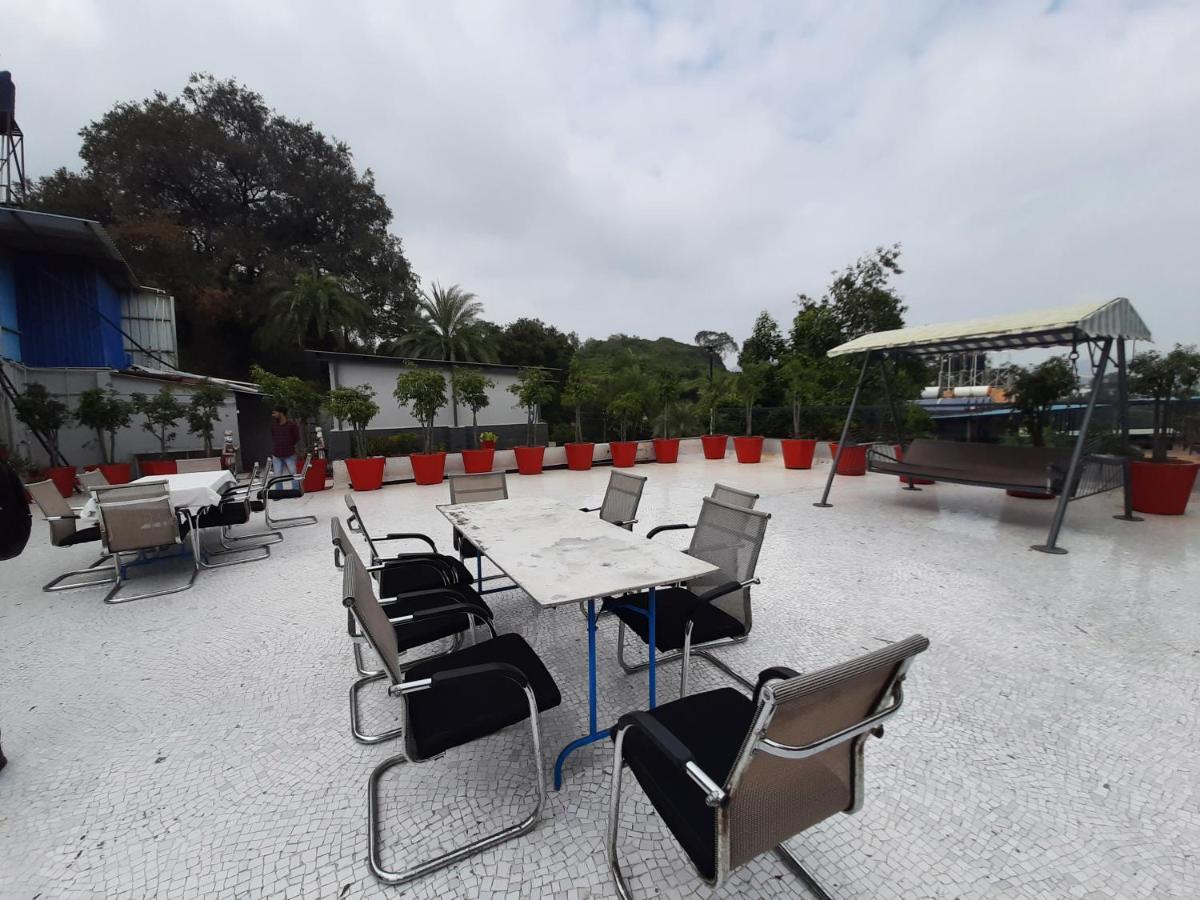 Aradhana Hotel