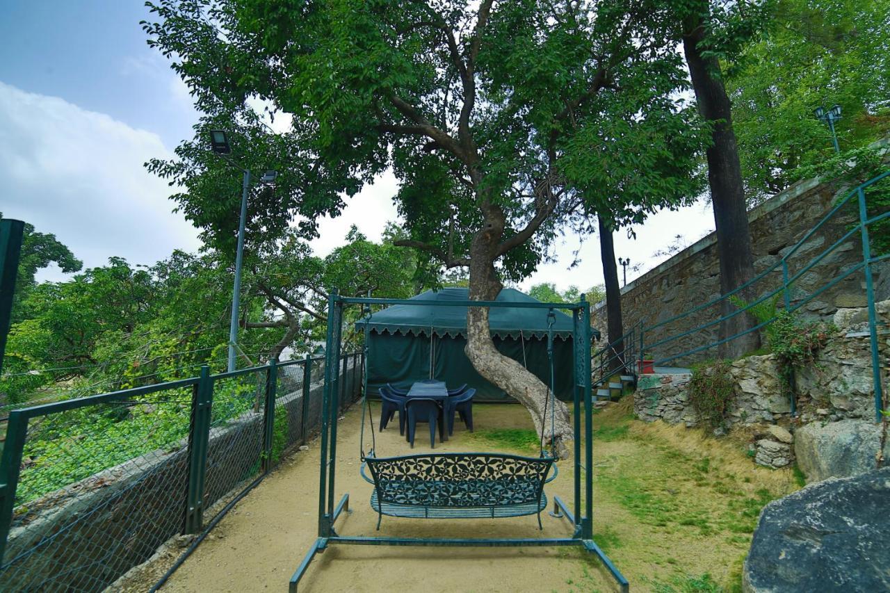 The Colonial Manek Manor