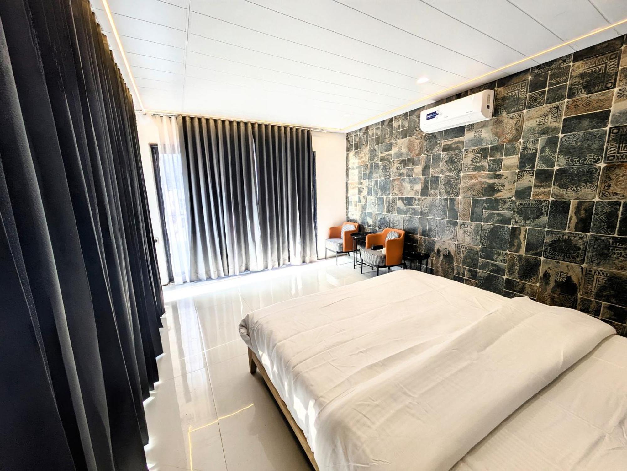 Guest house The Retro Glass House Mount Abu
