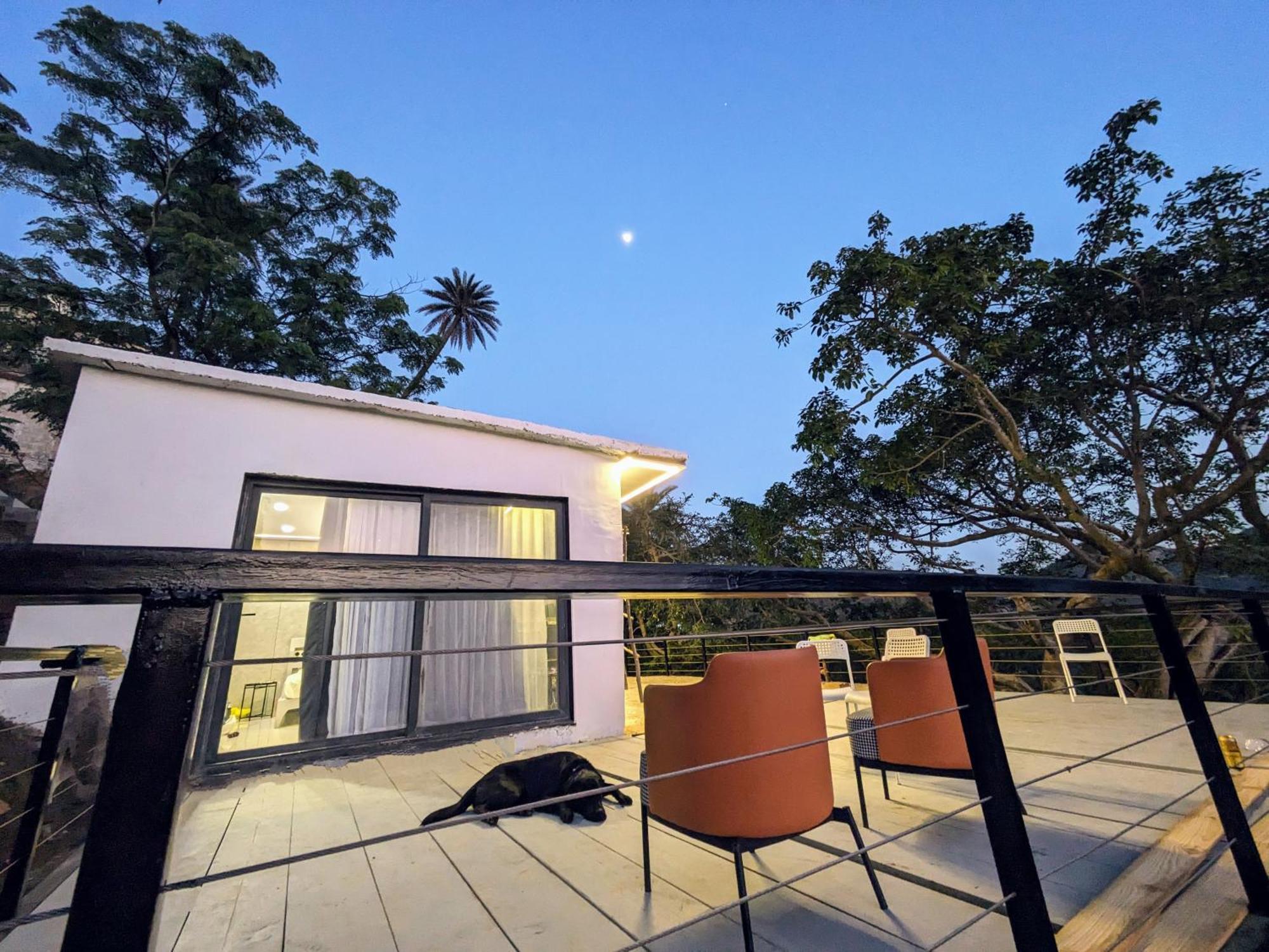 Guest house The Retro Glass House Mount Abu