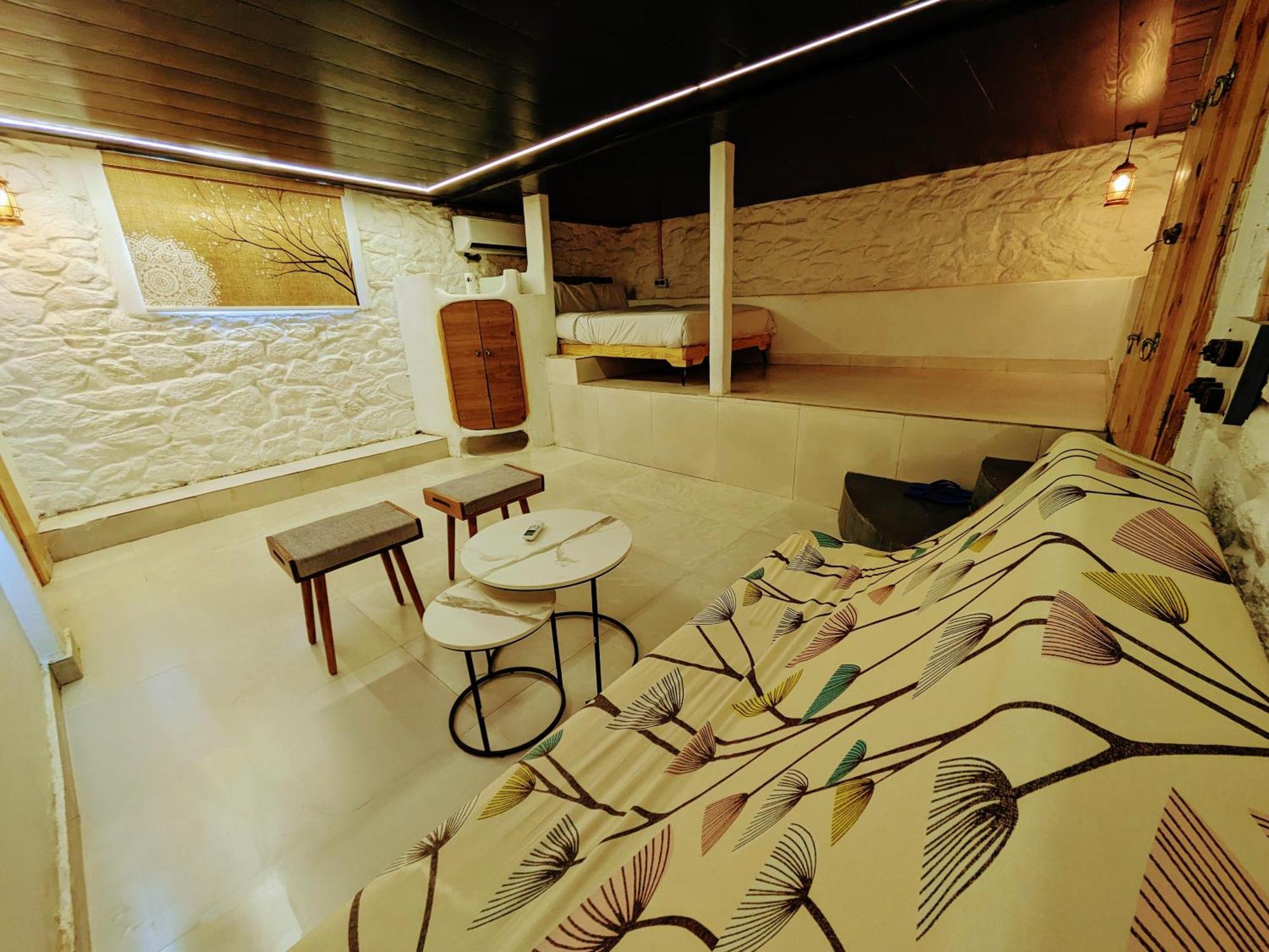 Guest house Cob House *