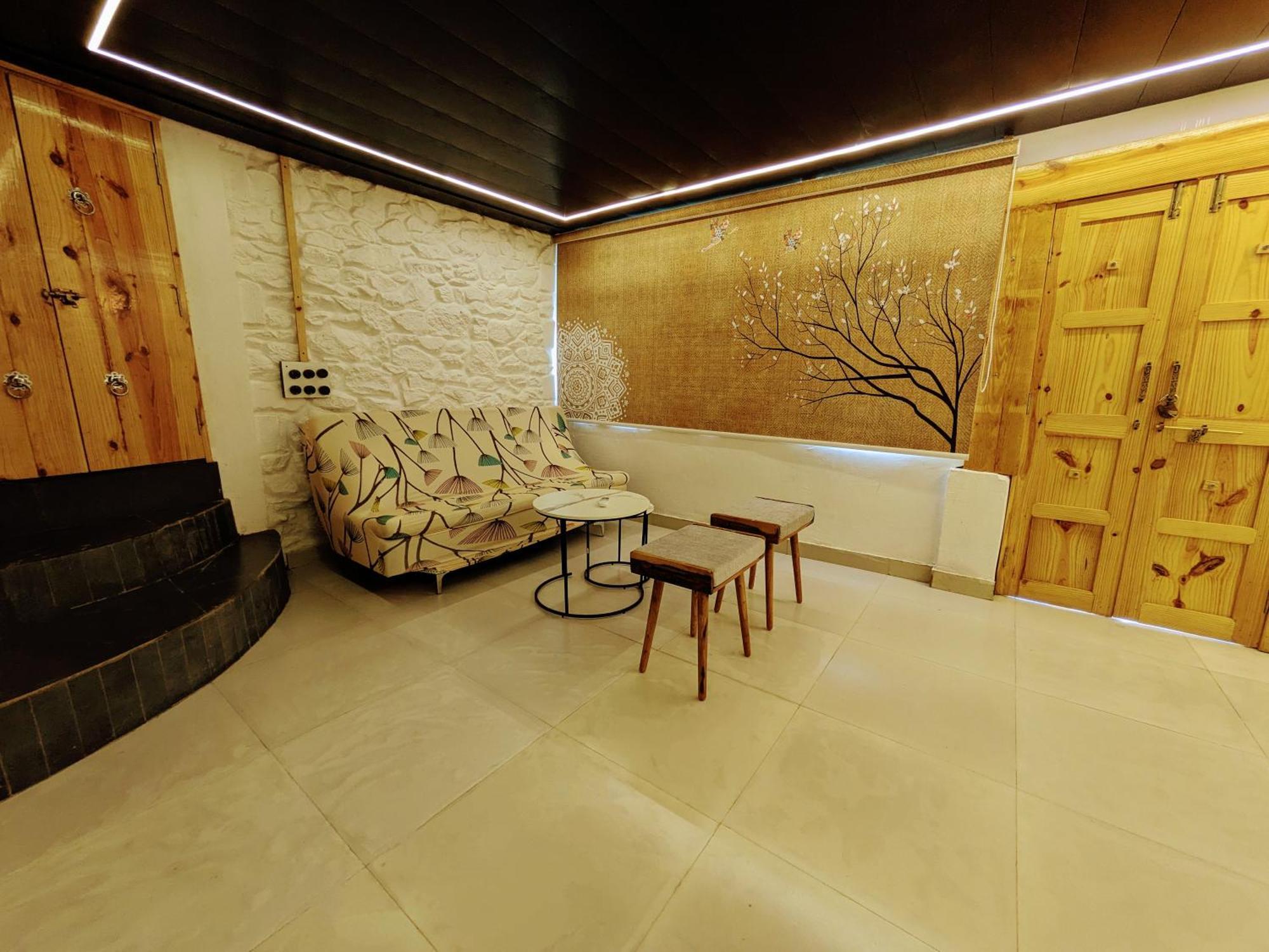 Cob House Guest house *