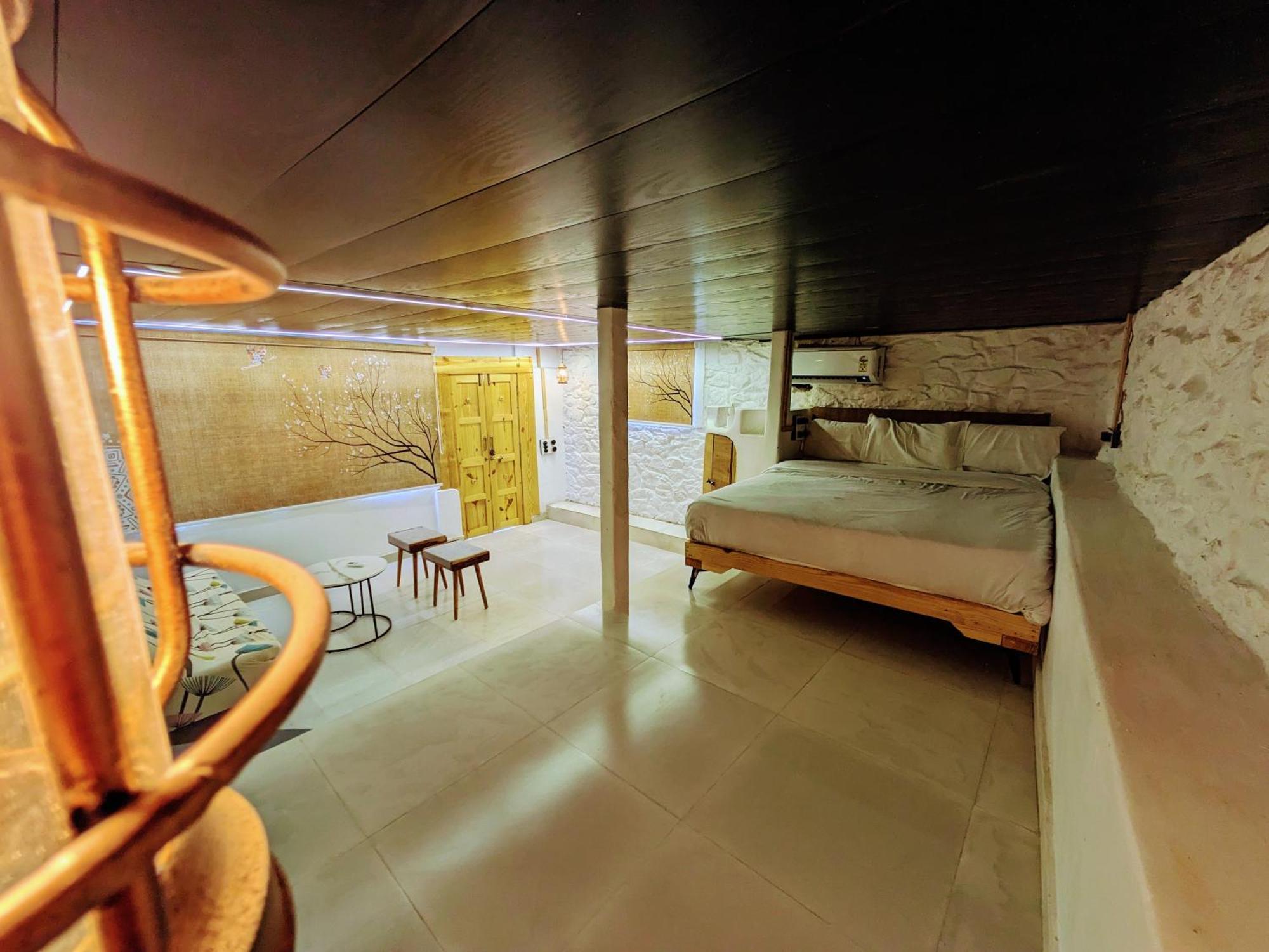 Cob House Guest house Mount Abu