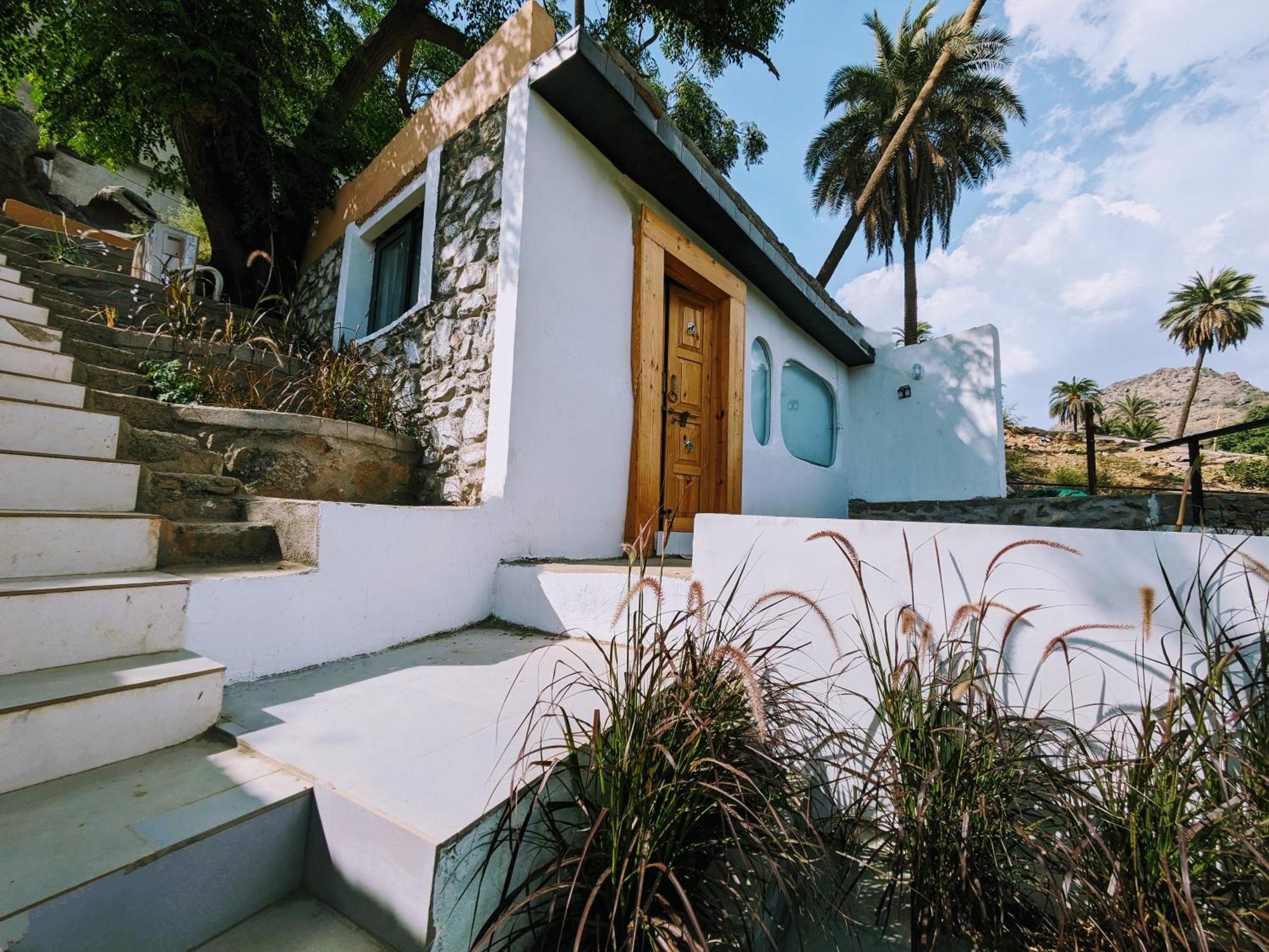 Cob House * Mount Abu