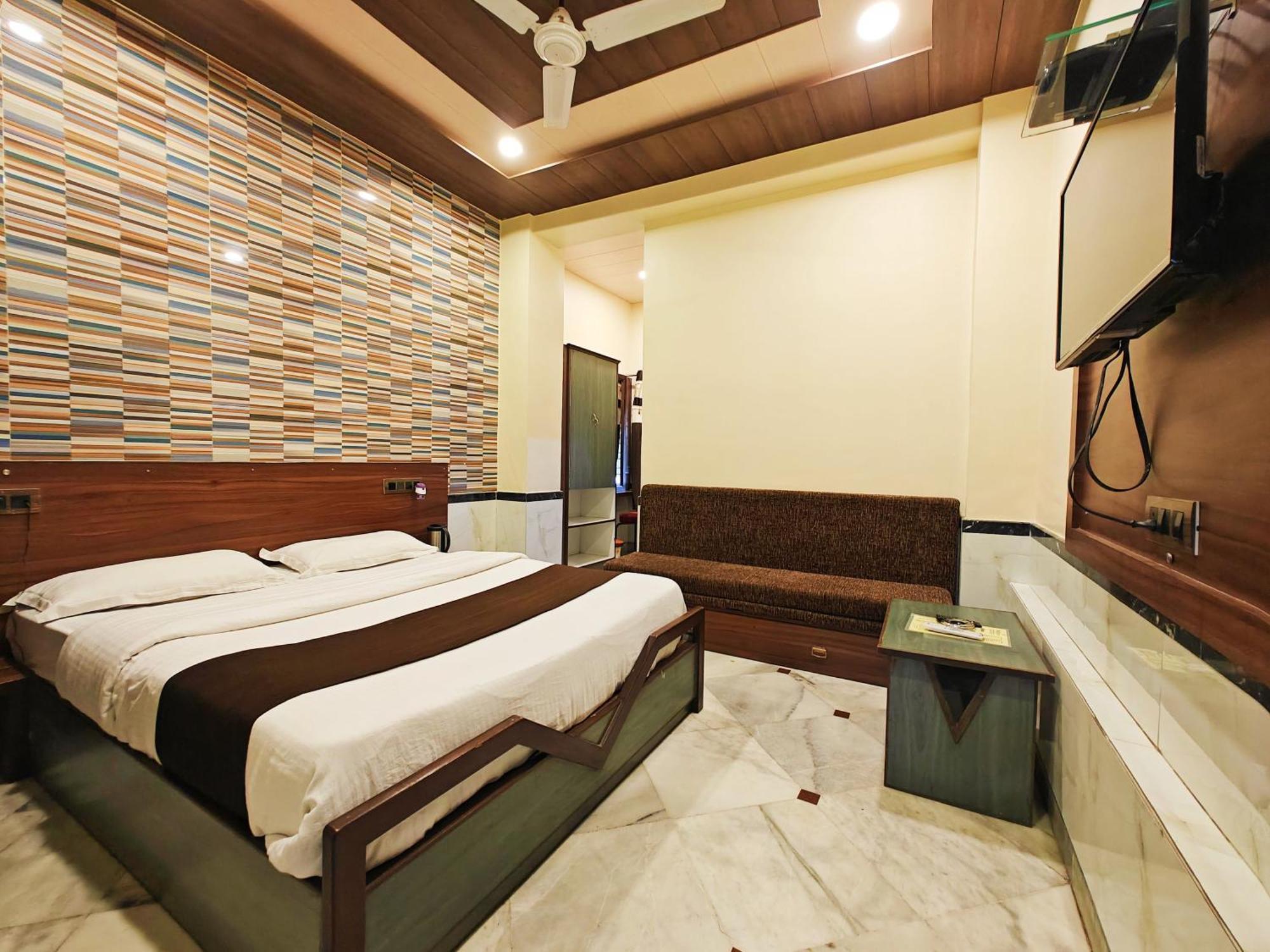 Saraswati Hotel