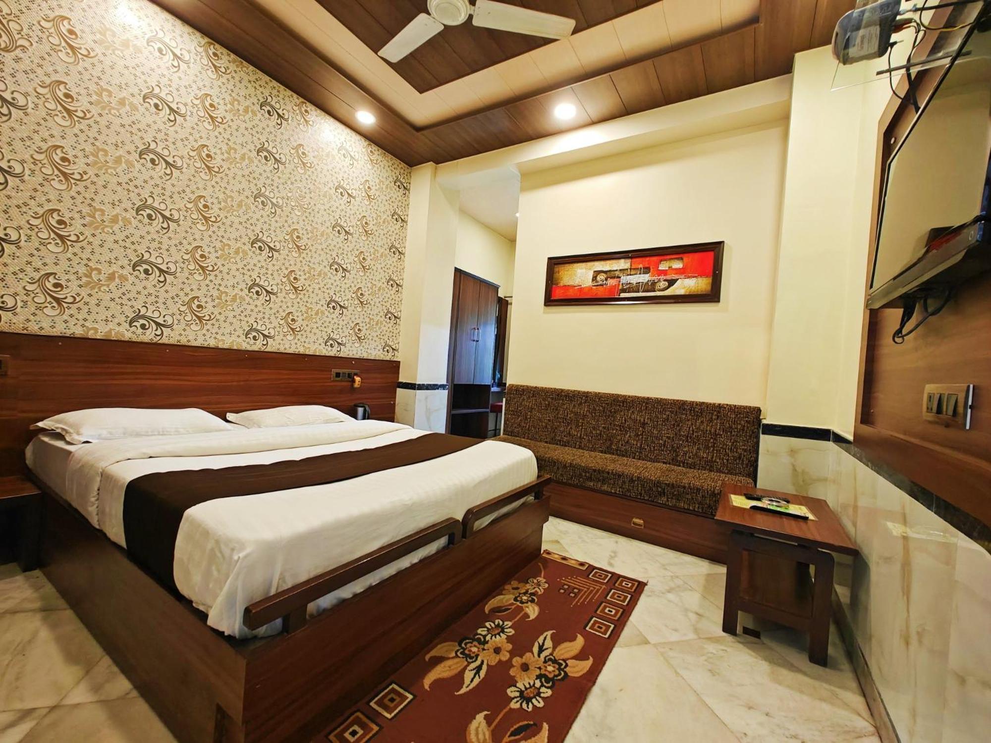 Saraswati Hotel 3*