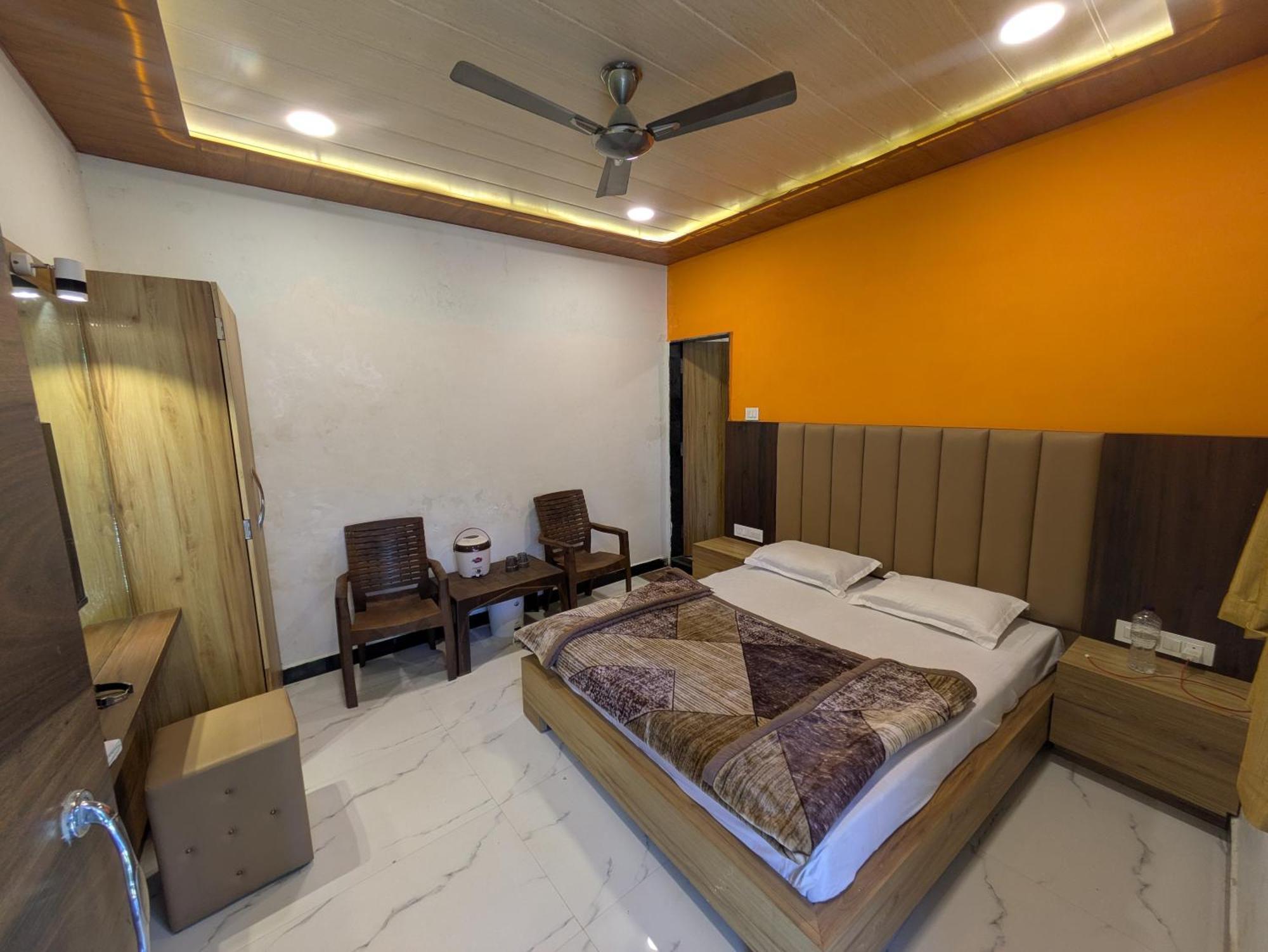 Ashoka Country house *