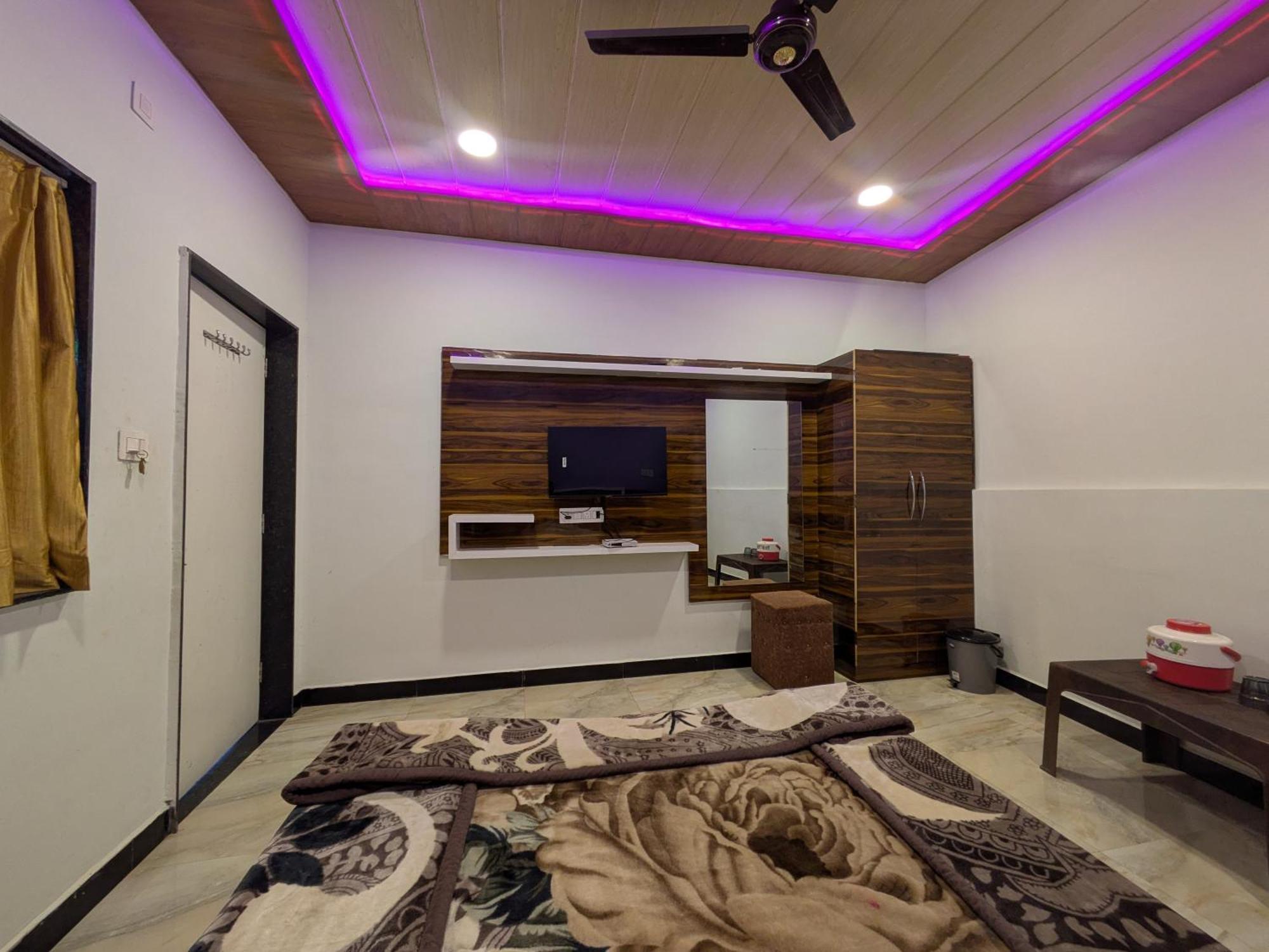 Ashoka Country house