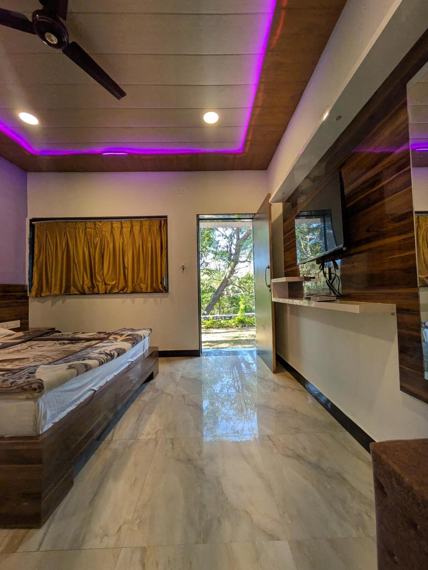 Ashoka Country house