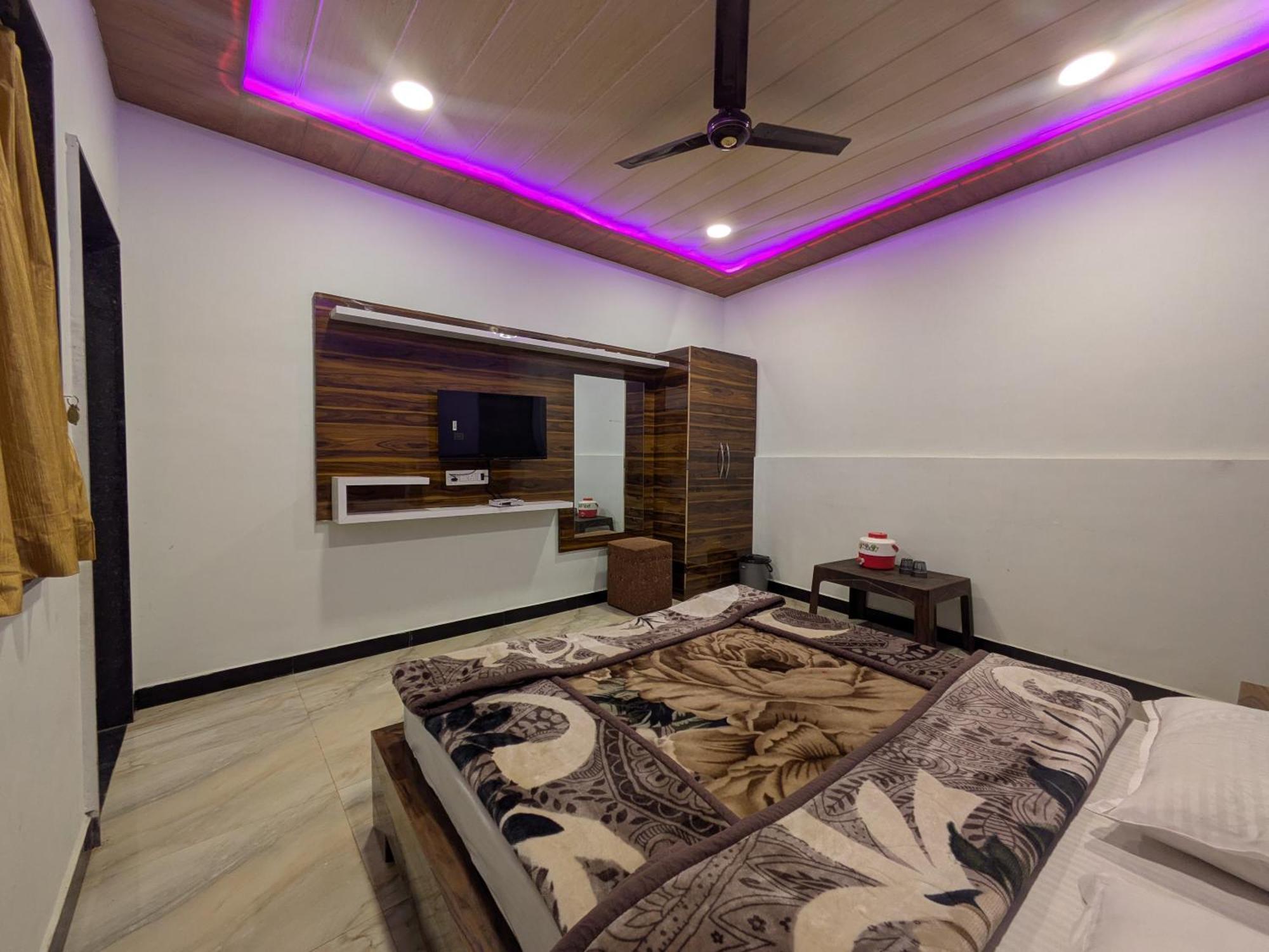 Ashoka Country house *