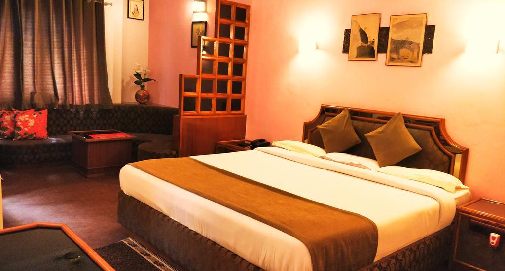 Maganji's Hotel