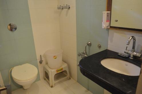 Crystal Nakki 25 Meter Hotel