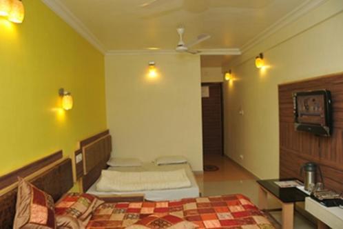 Hotel Crystal Nakki 25 Meter 2*