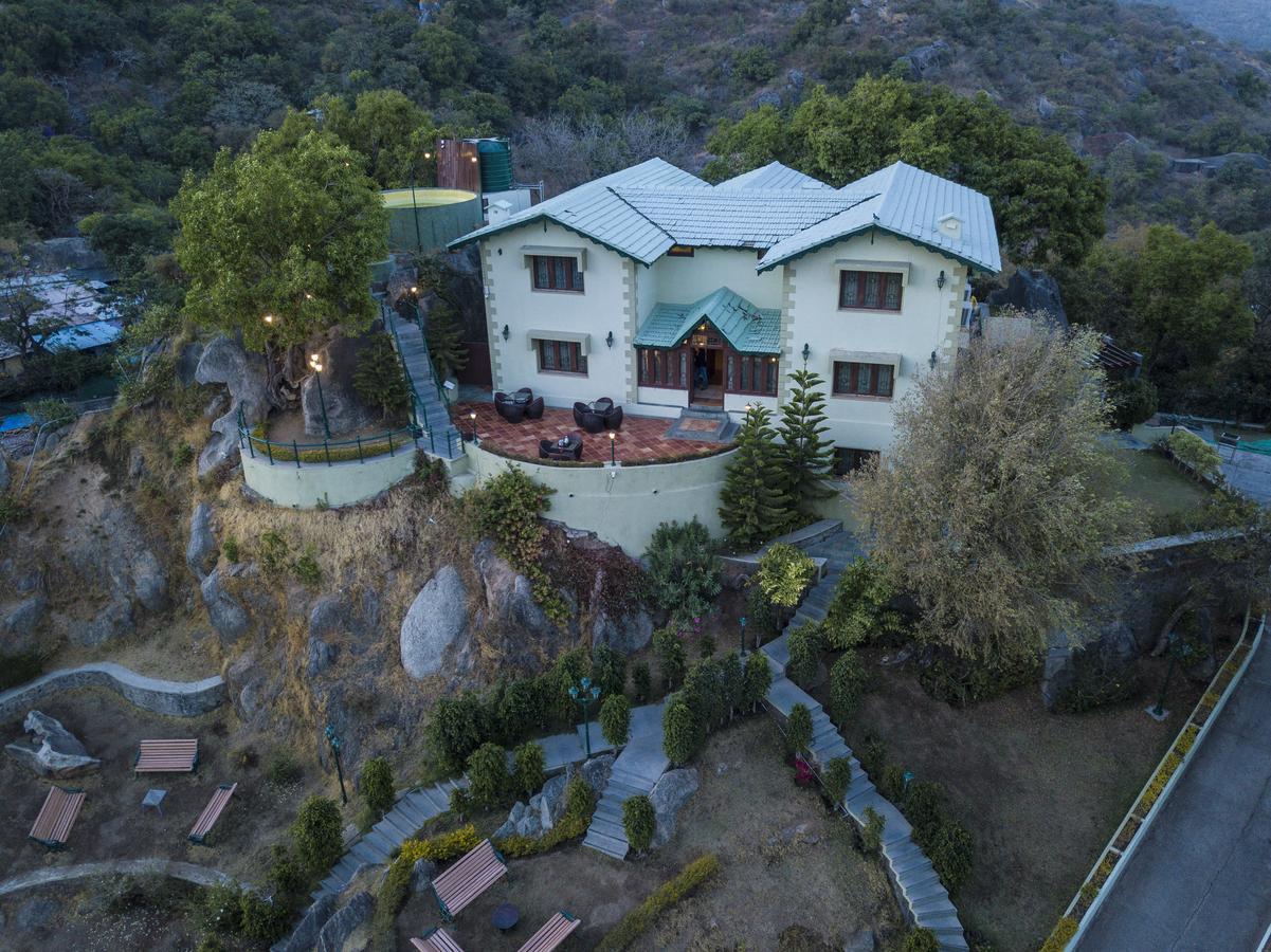 The Colonial Manek Manor 3*