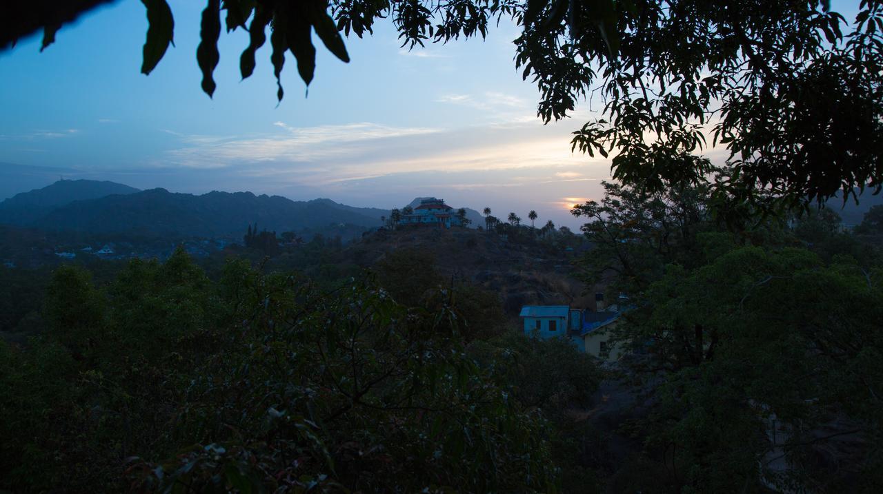The Colonial Manek Manor