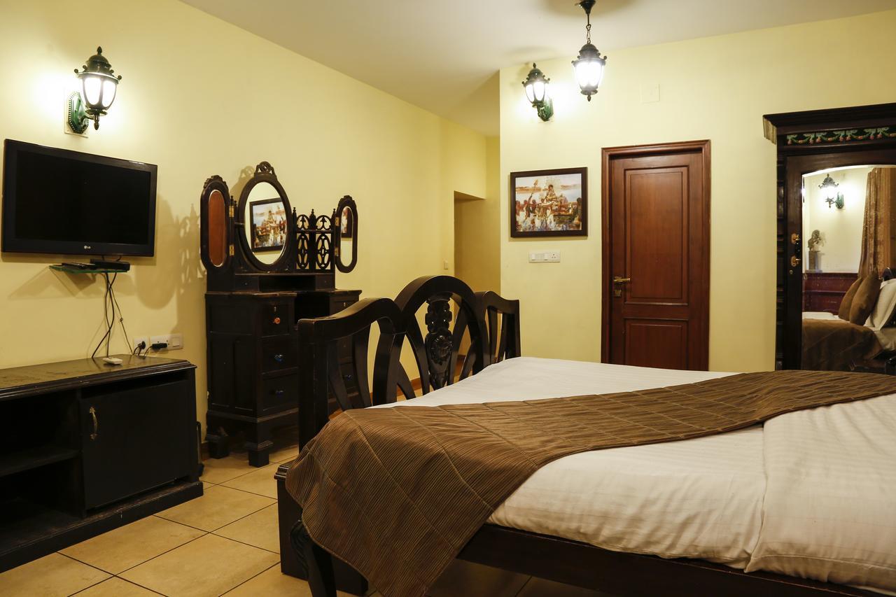 The Colonial Manek Manor Resort 3*