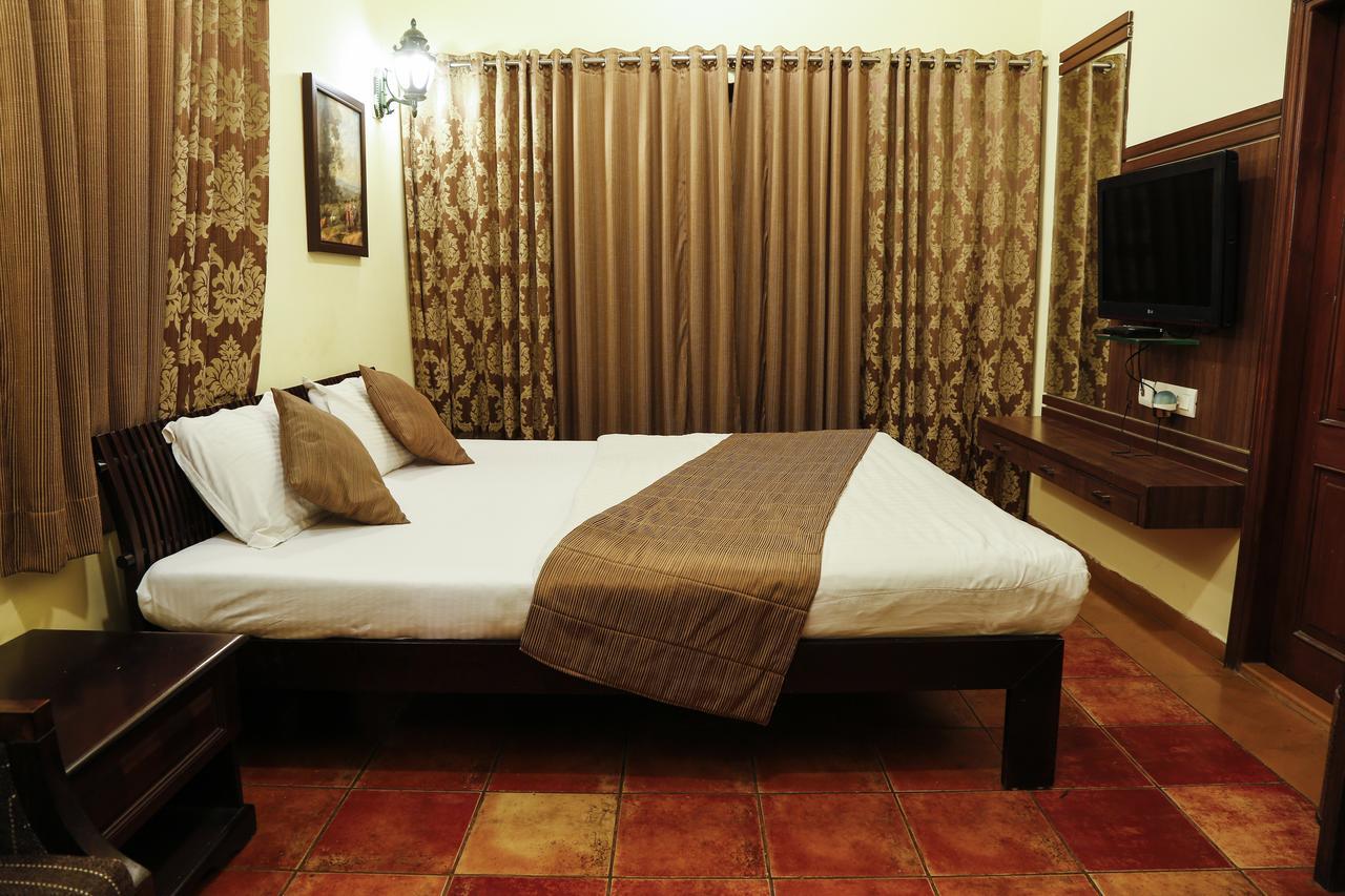 The Colonial Manek Manor