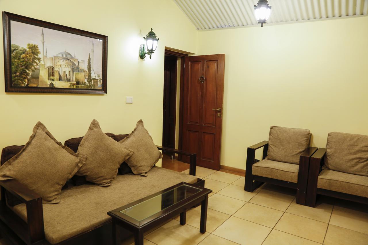 Resort The Colonial Manek Manor