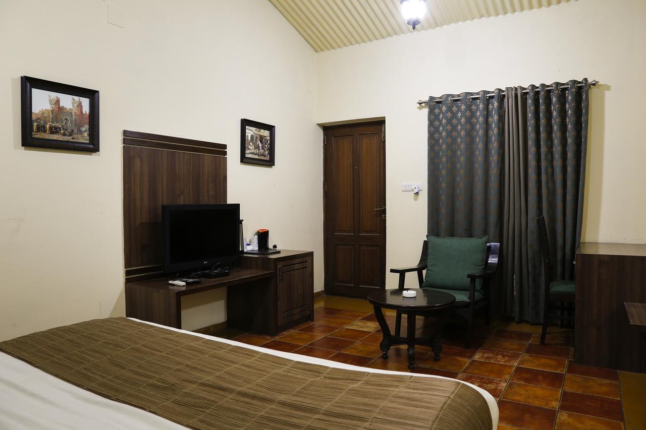 The Colonial Manek Manor