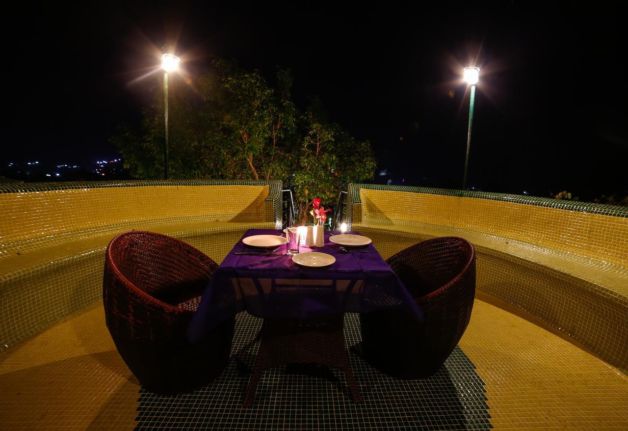The Colonial Manek Manor Resort