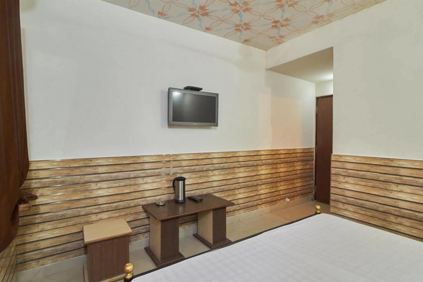 Goodluck Residency 500 Meters From Nakki Hotel