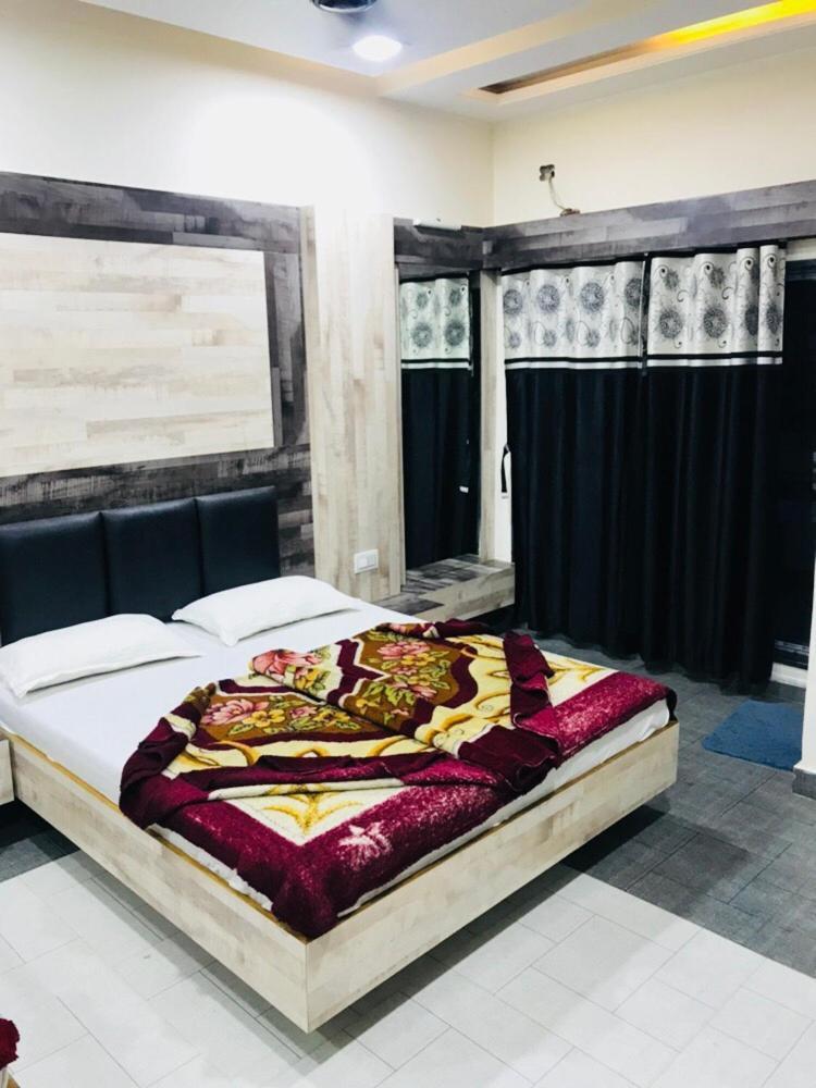Natraj Hotel *