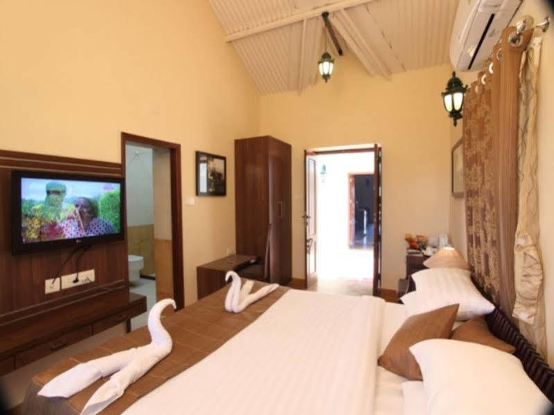 The Colonial Manek Manor Resort 3*