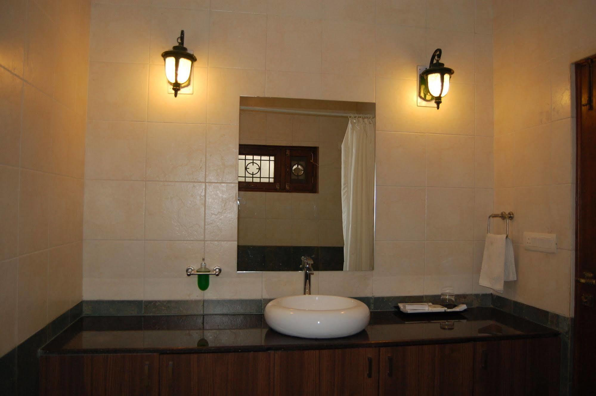 The Colonial Manek Manor Resort 3*