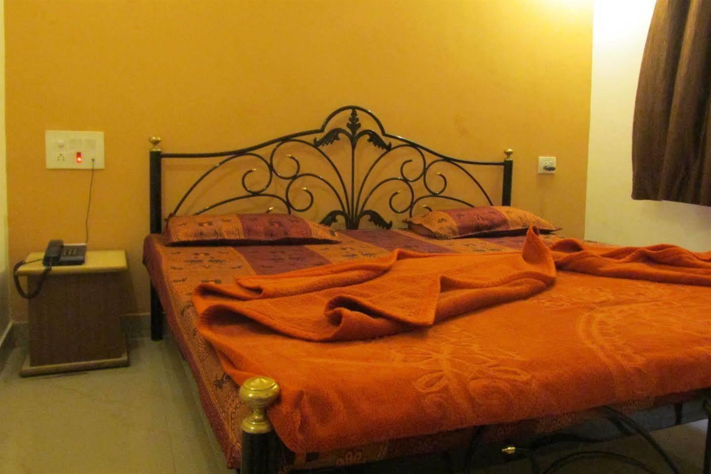 Goodluck Residency 500 Meters From Nakki Mount Abu
