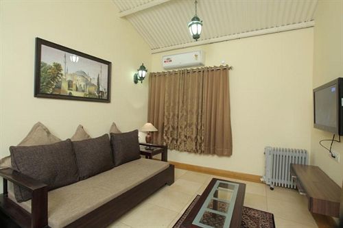 Resort The Colonial Manek Manor