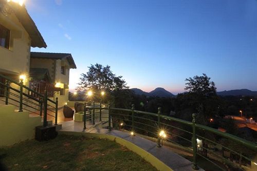 The Colonial Manek Manor Resort 3*