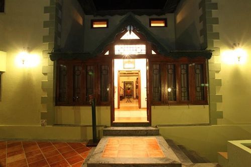 The Colonial Manek Manor