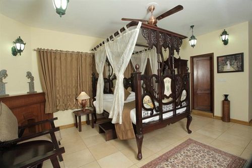 Resort The Colonial Manek Manor