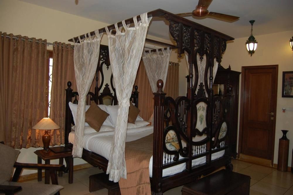 The Colonial Manek Manor